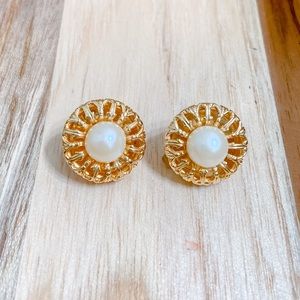 Vintage Pearl Clip on earrings